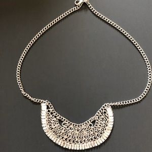 Statement necklace in silver